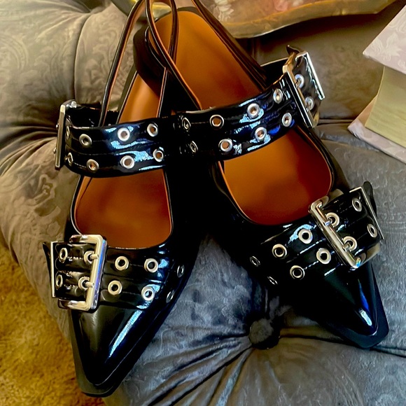 Straight from the runway, sling back flats - Picture 1 of 5